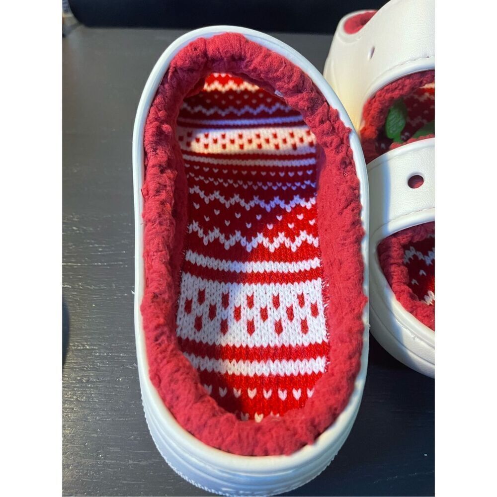 Unisex Crocs Classicoozzzy Holiday‎ Sweater Sandal -NEW - Picture 3 of 5